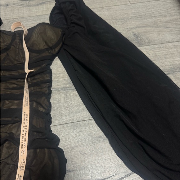 Elegant Black Dress with Puff Sleeves - Picture 3 of 7